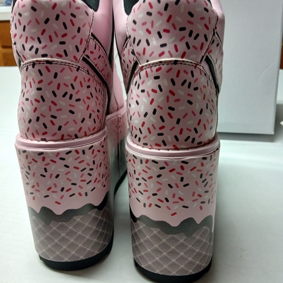 YRU Ice Cream Sprinkles Platform Sneakers Pink Black Sz 7 Qozmo RARE NIB - Picture 6 of 15